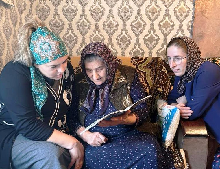 Контроль качества оказываемых социальным работником социальных услуг проверили в селении Морское Дахадаевского района